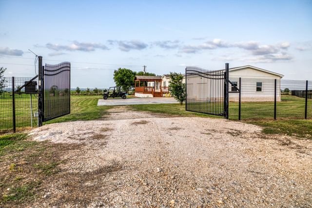 3575 County Road 271, Moulton, TX 77975