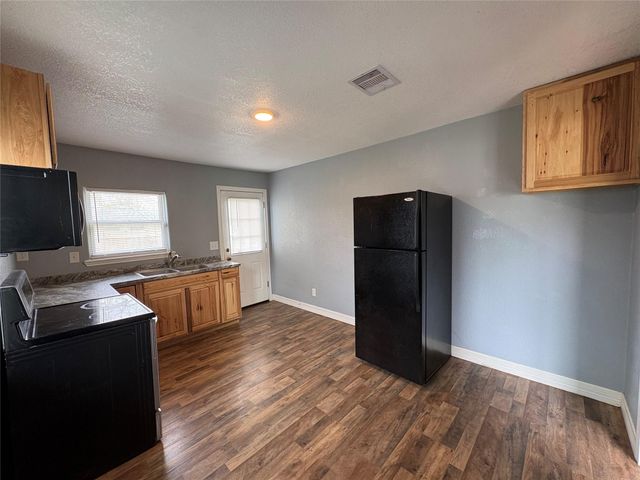 406 N Fig Street, Sweeny, TX 77480