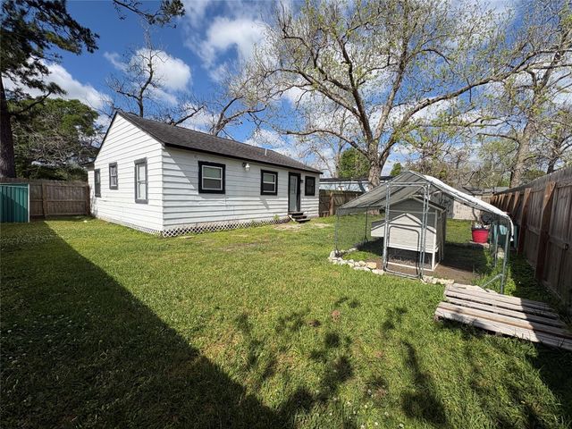 406 N Fig Street, Sweeny, TX 77480