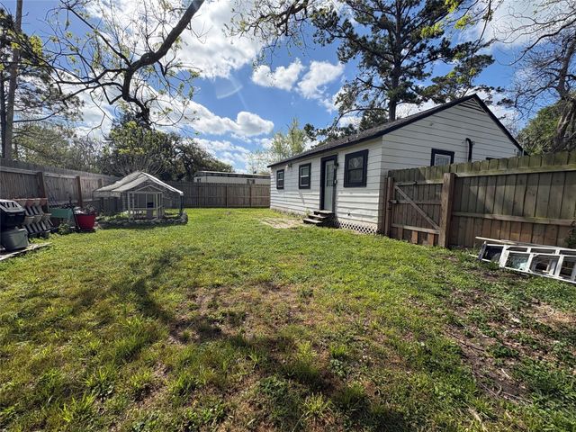 406 N Fig Street, Sweeny, TX 77480
