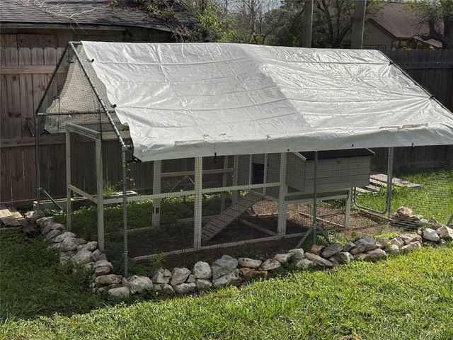 406 N Fig Street, Sweeny, TX 77480