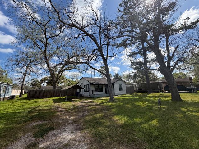 406 N Fig Street, Sweeny, TX 77480