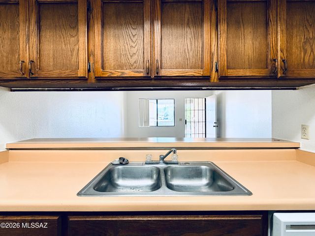 7664 E 22nd St Apt 20, Tucson, AZ 85710