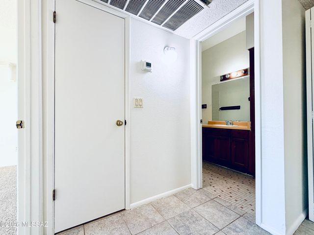 7664 E 22nd St Apt 20, Tucson, AZ 85710