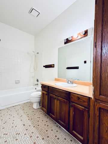 7664 E 22nd St Apt 20, Tucson, AZ 85710