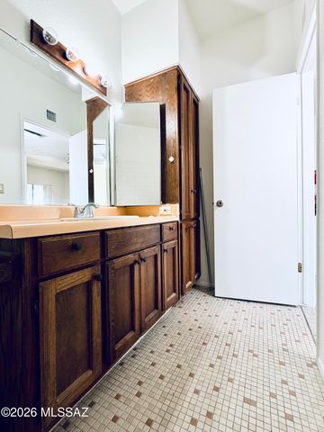 7664 E 22nd St Apt 20, Tucson, AZ 85710