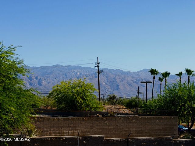 7664 E 22nd St Apt 20, Tucson, AZ 85710