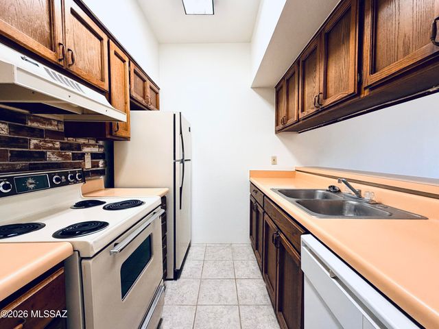 7664 E 22nd St Apt 20, Tucson, AZ 85710
