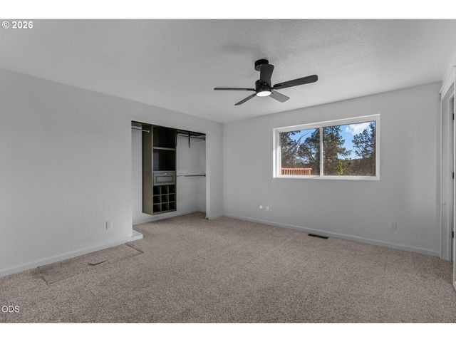 3890 Nw 25TH St, Redmond, OR 97756