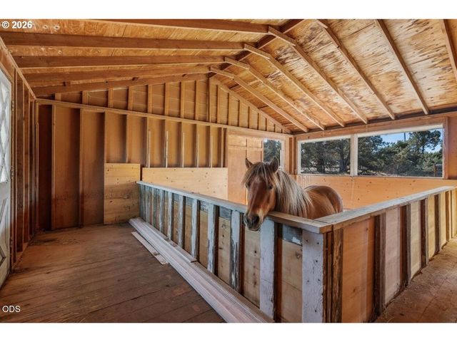 3890 Nw 25TH St, Redmond, OR 97756