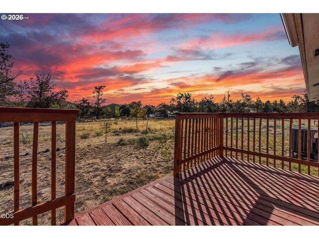 3890 Nw 25TH St, Redmond, OR 97756