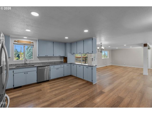 3890 Nw 25TH St, Redmond, OR 97756