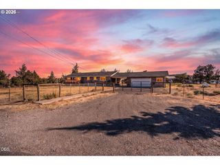 3890 Nw 25TH St, Redmond, OR 97756