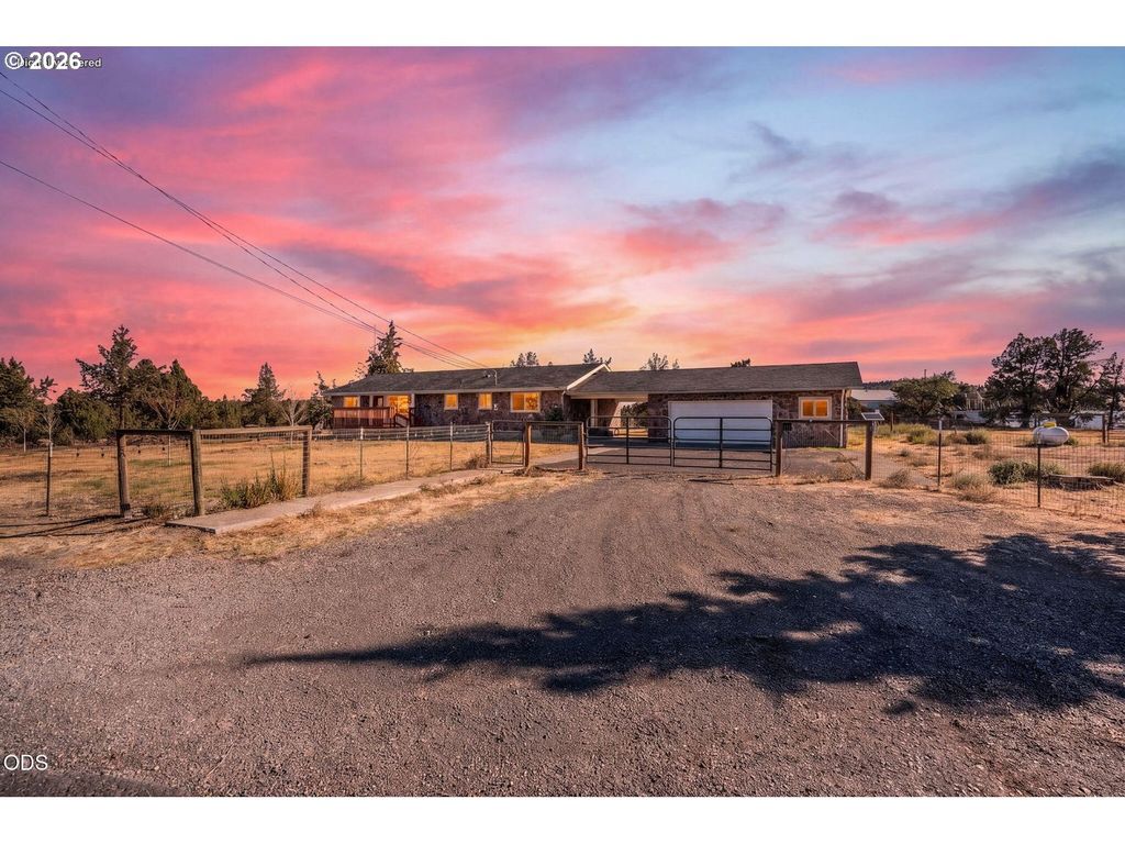 3890 Nw 25TH St, Redmond, OR 97756