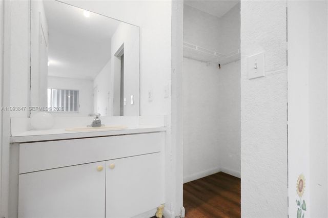 1079 SE 12th Ter, Homestead, FL 33035