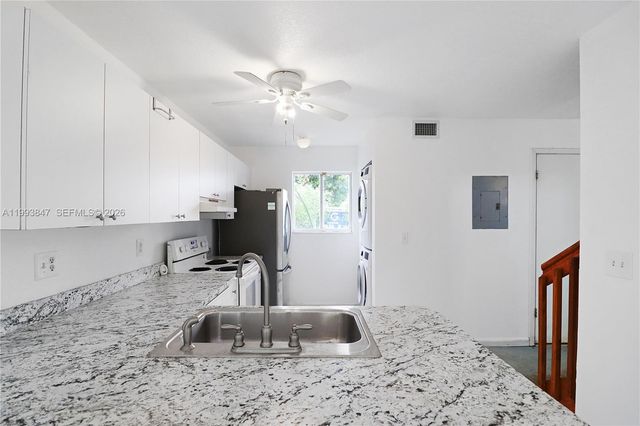 1079 SE 12th Ter, Homestead, FL 33035