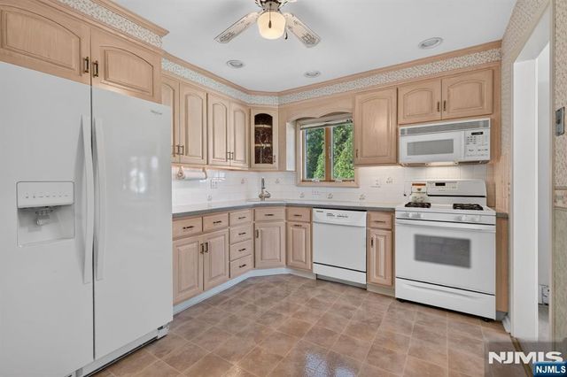 38 Nomahegan Court, Cranford, NJ 07016