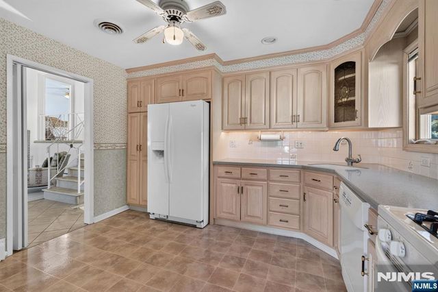 38 Nomahegan Court, Cranford, NJ 07016