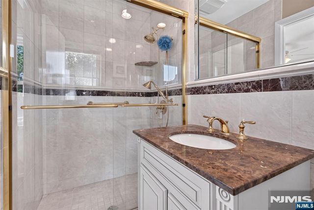 38 Nomahegan Court, Cranford, NJ 07016