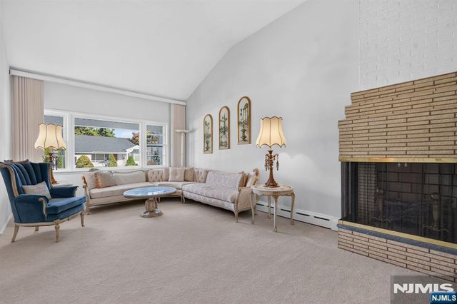 38 Nomahegan Court, Cranford, NJ 07016