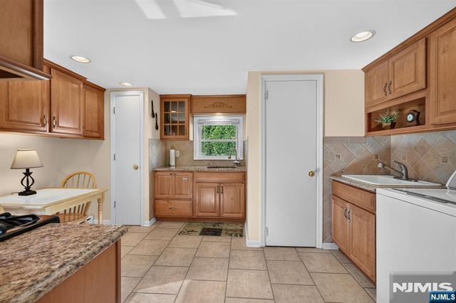38 Nomahegan Court, Cranford, NJ 07016