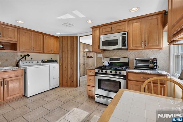 38 Nomahegan Court, Cranford, NJ 07016