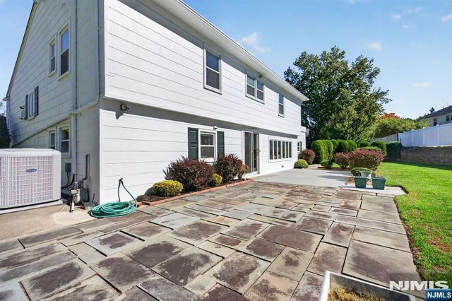 38 Nomahegan Court, Cranford, NJ 07016