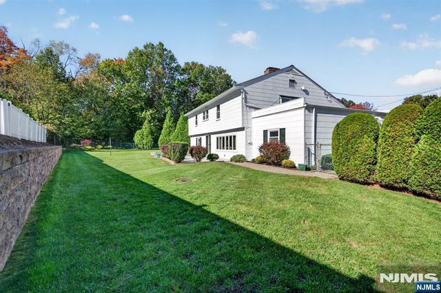 38 Nomahegan Court, Cranford, NJ 07016