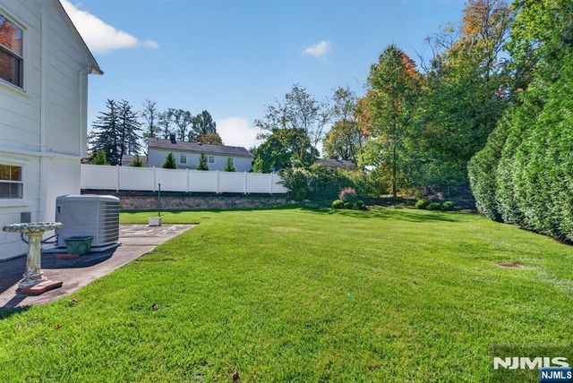38 Nomahegan Court, Cranford, NJ 07016