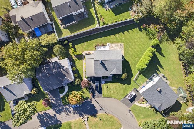 38 Nomahegan Court, Cranford, NJ 07016