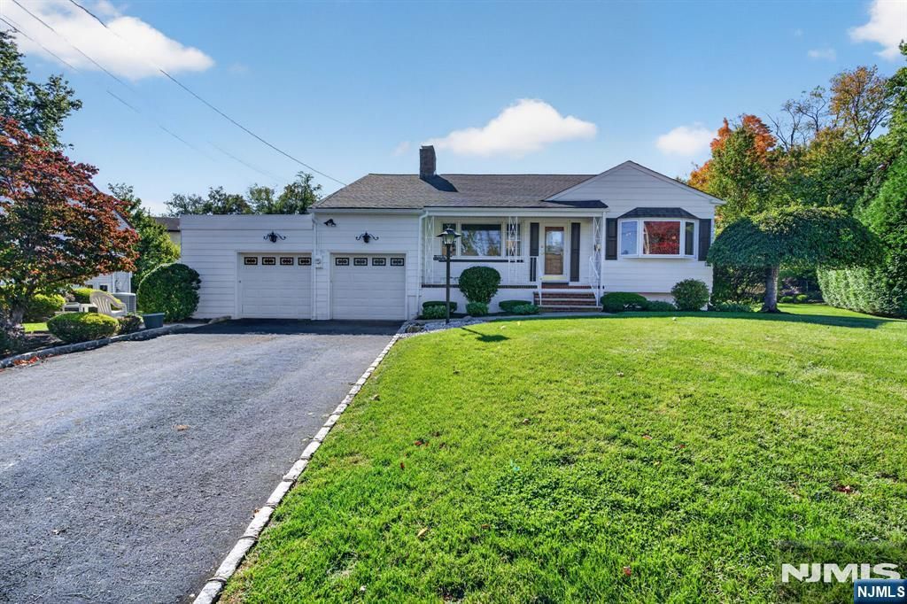 38 Nomahegan Court, Cranford, NJ 07016