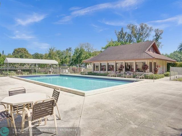 1931 Sabal Palm Drive 301, Davie, FL 33324