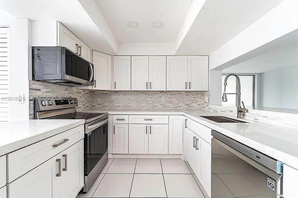 1931 Sabal Palm Drive 301, Davie, FL 33324