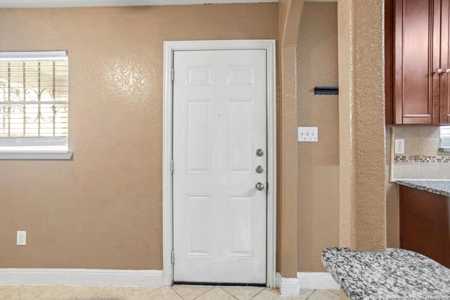 236 E Dullnig Ct Apt 2, San Antonio, TX 78223