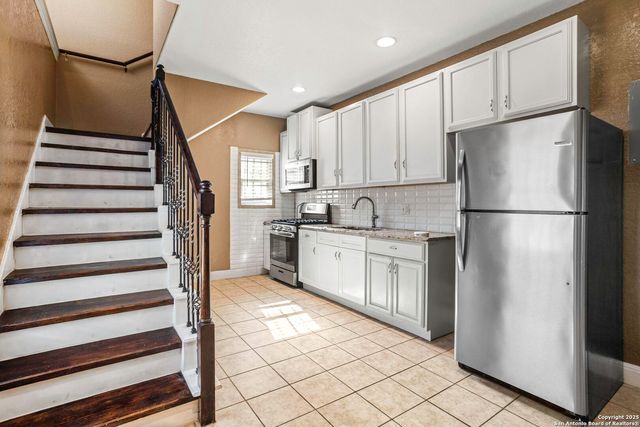 236 E Dullnig Ct Apt 2, San Antonio, TX 78223