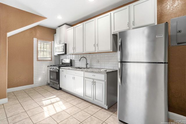 236 E Dullnig Ct Apt 2, San Antonio, TX 78223