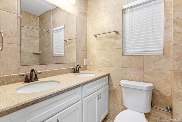 236 E Dullnig Ct Apt 2, San Antonio, TX 78223