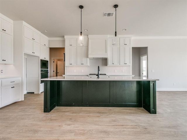 4253 Hawthorne Street, Piedmont, OK 73078