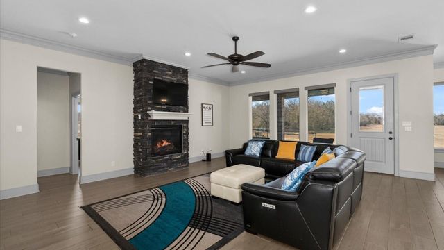 15631 Stallion Lake Boulevard, Lindale, TX 75771