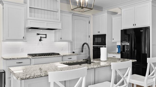 15631 Stallion Lake Boulevard, Lindale, TX 75771