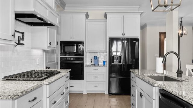 15631 Stallion Lake Boulevard, Lindale, TX 75771