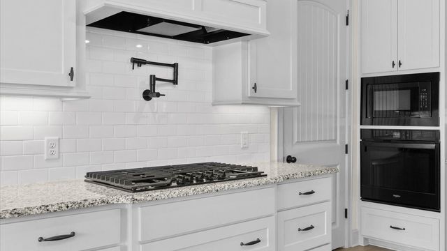 15631 Stallion Lake Boulevard, Lindale, TX 75771