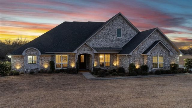 15631 Stallion Lake Boulevard, Lindale, TX 75771