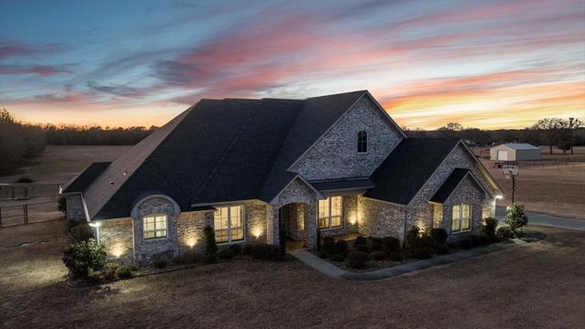 15631 Stallion Lake Boulevard, Lindale, TX 75771