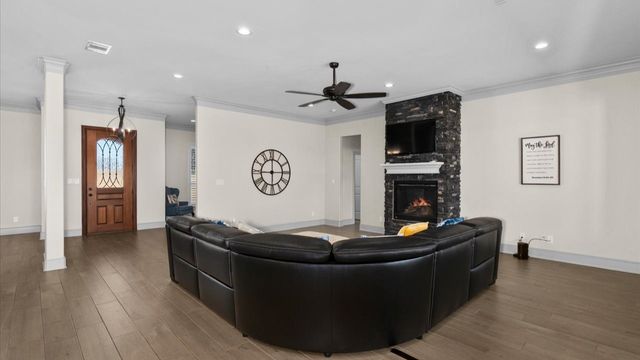 15631 Stallion Lake Boulevard, Lindale, TX 75771