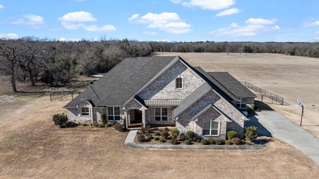15631 Stallion Lake Boulevard, Lindale, TX 75771