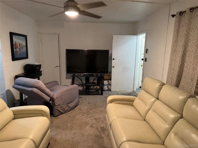 260-38 73 Avenue B1, Glen Oaks, NY 11004