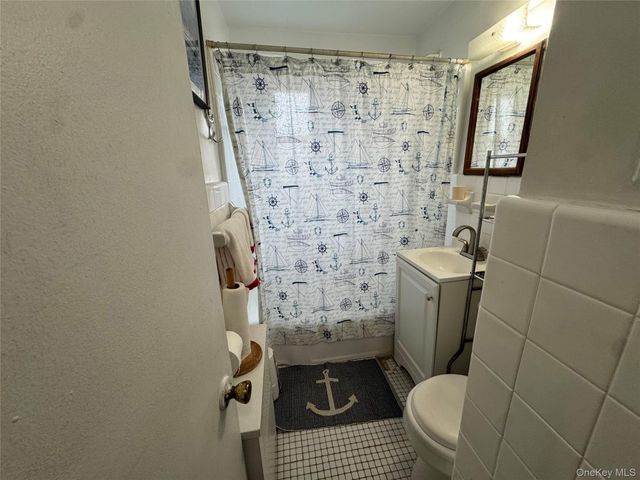 260-38 73 Avenue B1, Glen Oaks, NY 11004