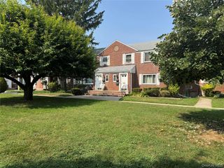 260-38 73 Avenue B1, Glen Oaks, NY 11004