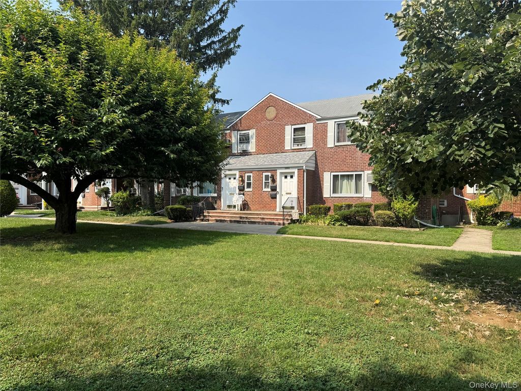 260-38 73 Avenue B1, Glen Oaks, NY 11004